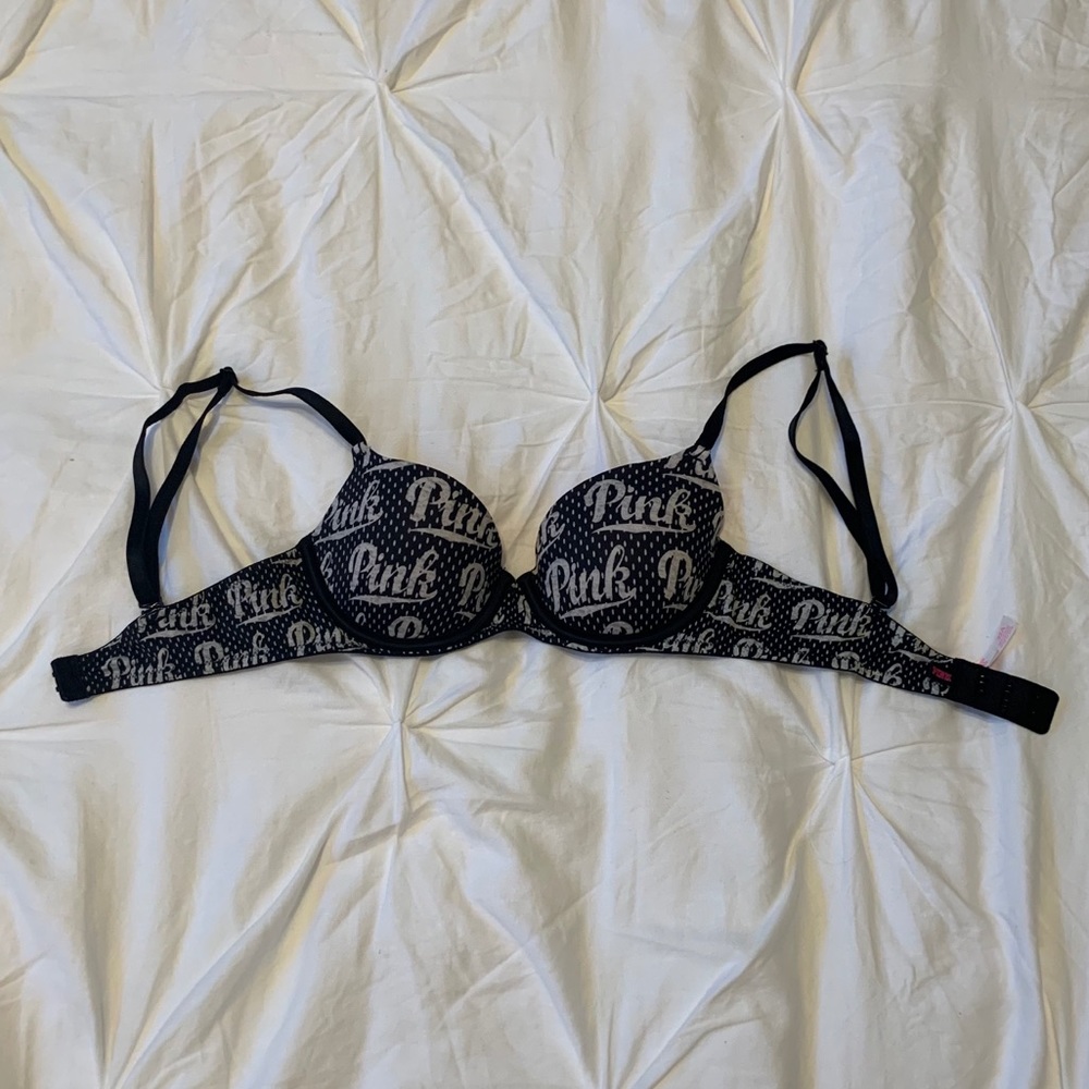 NWOT VS PINK Lightly Lined Bra